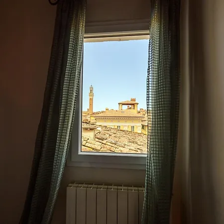 I Merli Di Ada فندق سيينا